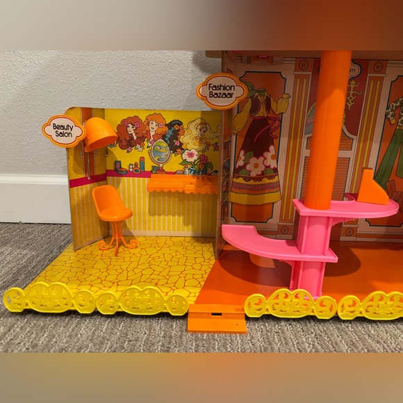 SOLD 1975 Barbie Fashion Plaza Mattel Playset, With Box, Missing Accessories - Picture 3 of 16